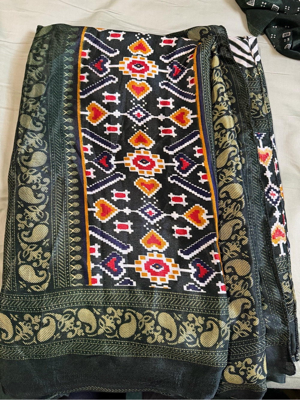 Women's Black Multi-Color Patterned Saree